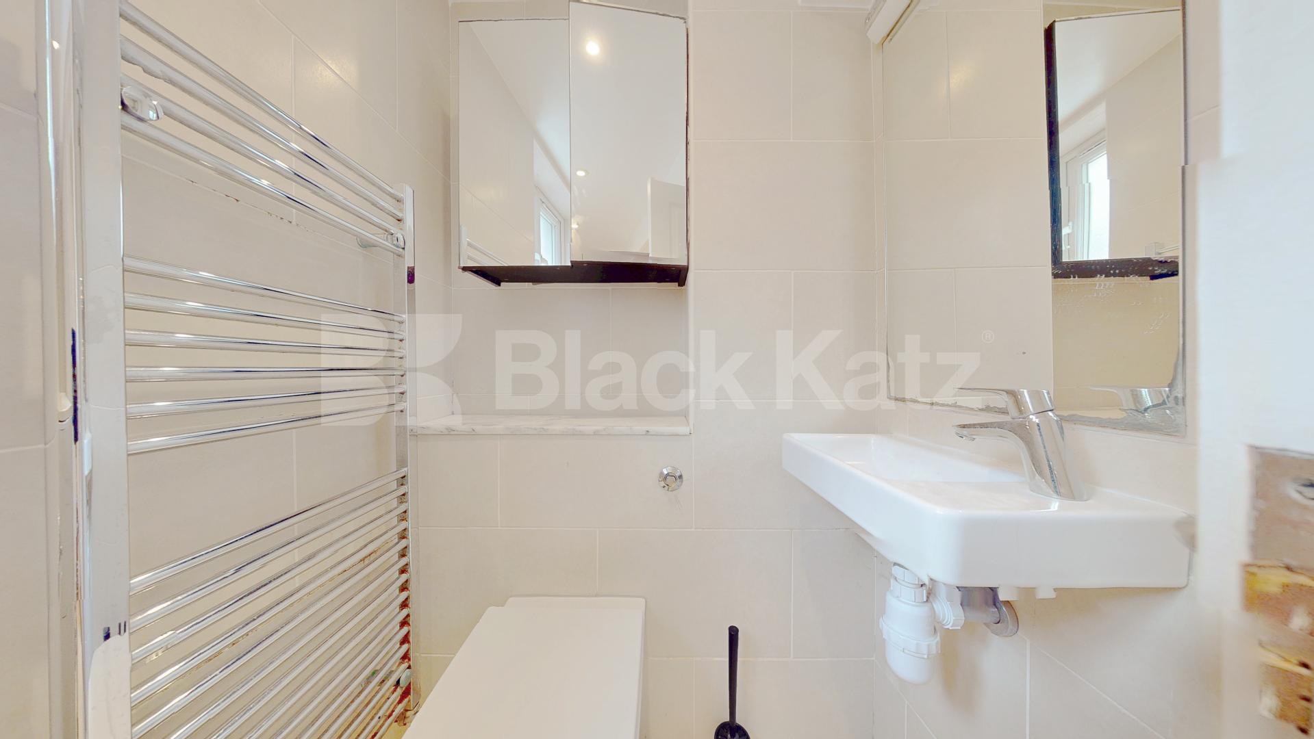 Refurbished Refurbished Two Bedroom Flat in Elegant Period Conversion Rochester Road, Camden